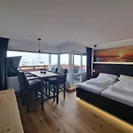 Little Skysuite W94 Inkl Ebikes Pool Sauna *
